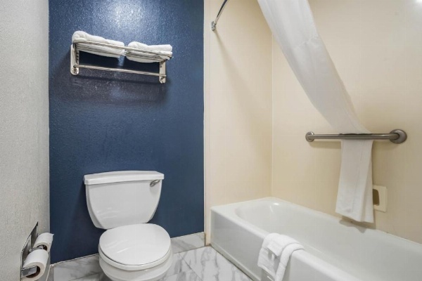 Quality Suites Baton Rouge East - Denham Springs image 7